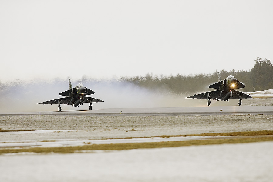 Viggens at Lulea-Kallax in April 2005 - Photo 11