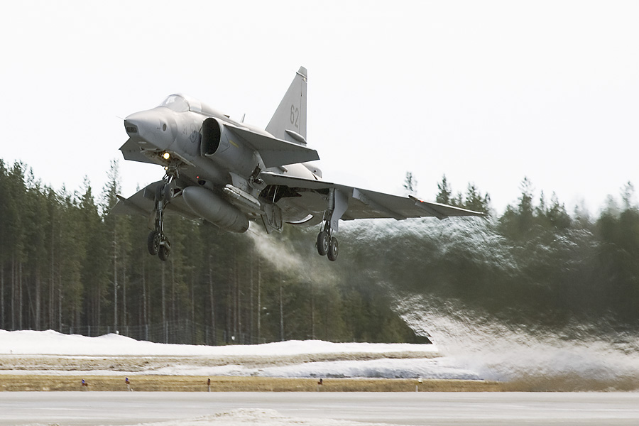 Viggens at Lulea-Kallax in April 2005 - Photo 5