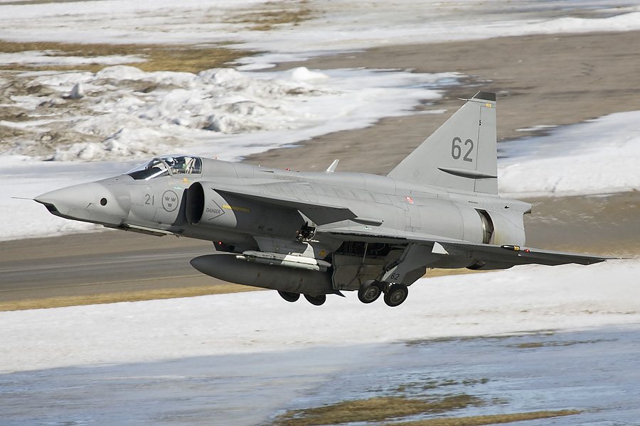 Viggens at Lulea-Kallax in April 2005 - Photo 6