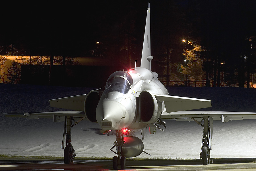 Viggens at Lulea-Kallax in April 2005 - Photo 8